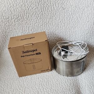 Balimopet Pet Drinking Water Fountain New In Box 2.2L